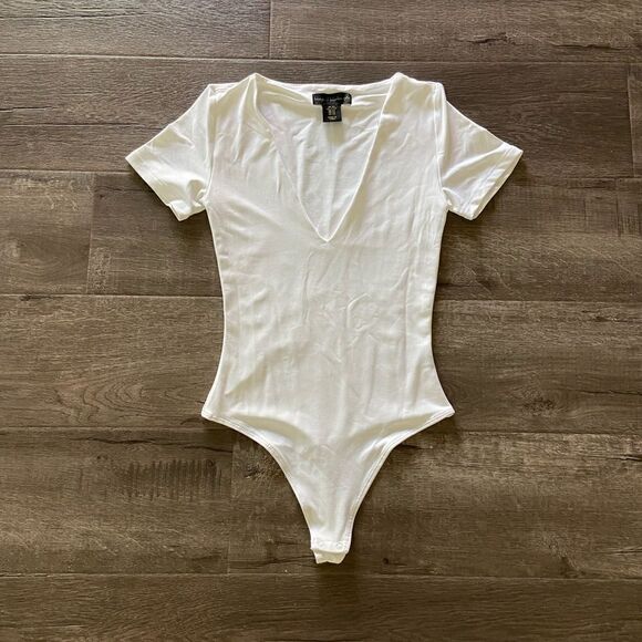 House of Harlow 1960 White V-Neck Bodysuit - Picture 1 of 4